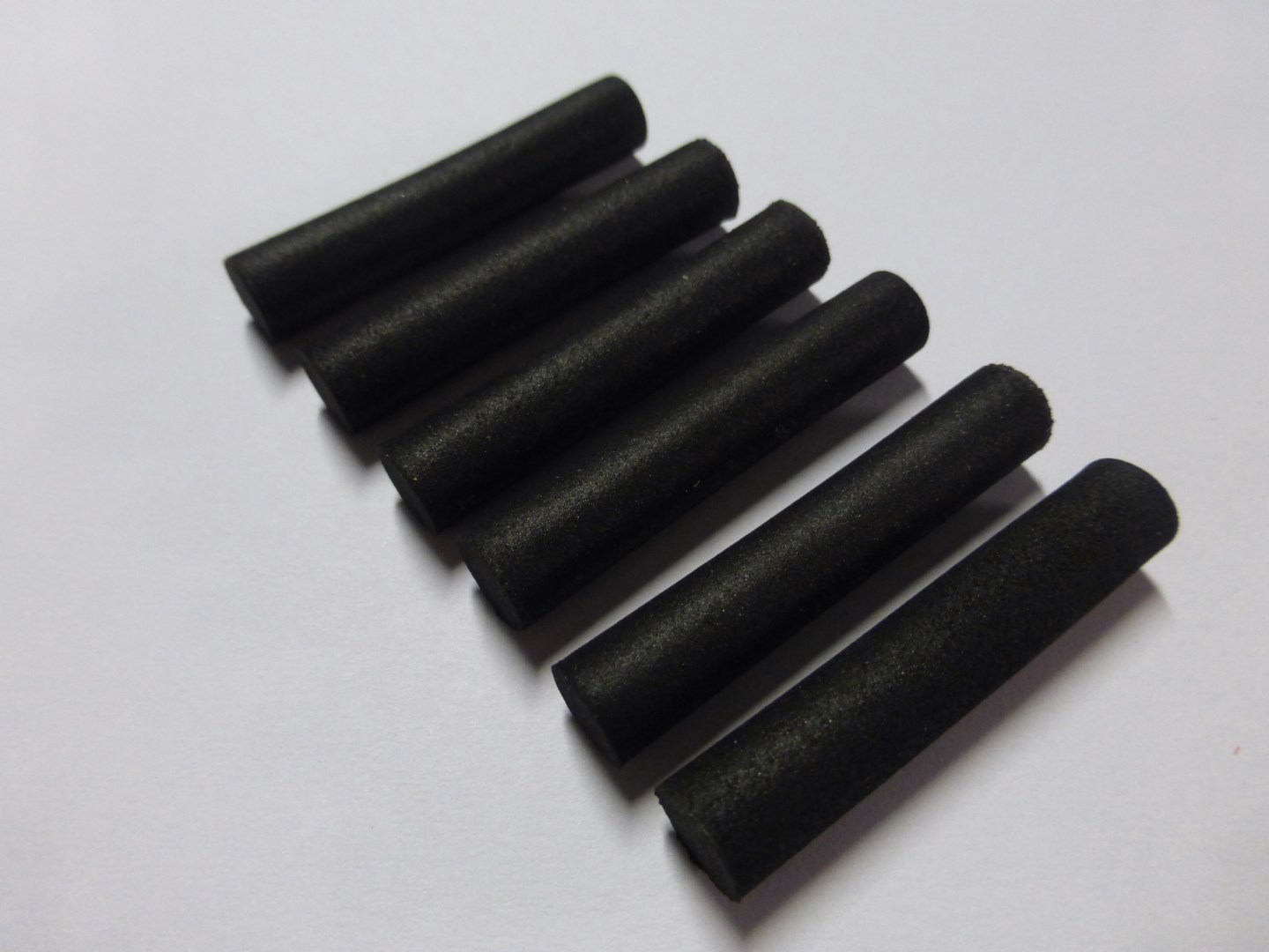 Zylinder Foam Black 8 mm (8 Stuks)